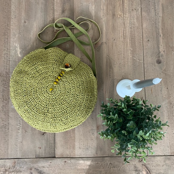 Natural green raffia paper circle  bag. - Picture 3 of 7